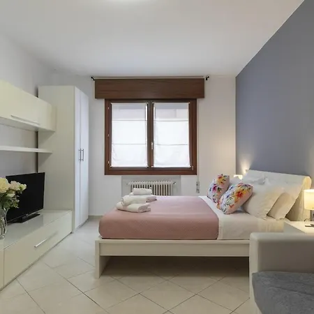 Easy - Flat In Mestre Appartement Venetië